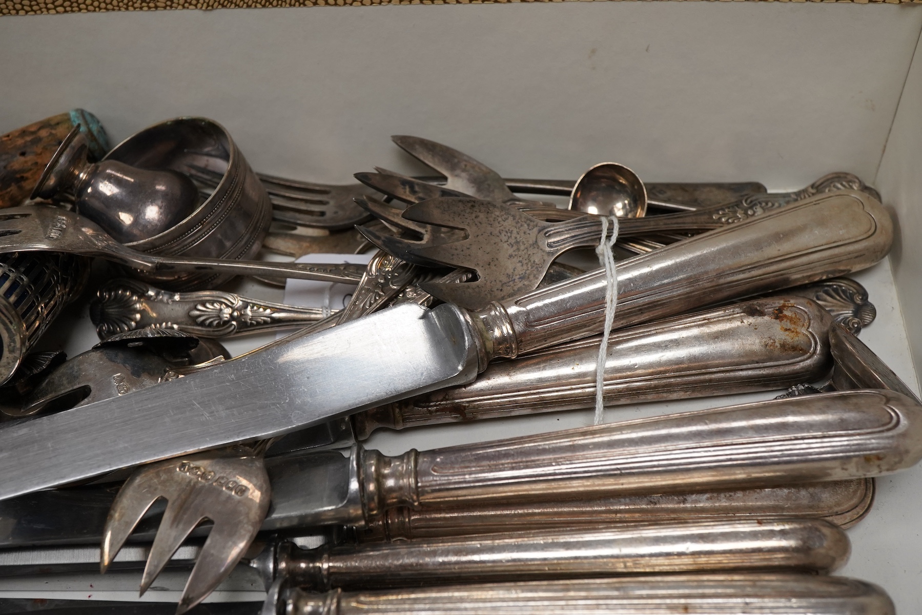 Assorted silver and plated items, to include a set of eight George VI silver King's pattern cake forks, John Henry Potter, Sheffield, 1938, 12.4cm, a set of four George V silver mounted shell menu holders, Charles Penny